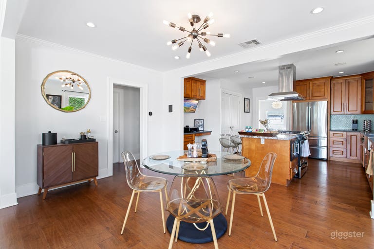  Bright and Spacious Craftsmen Home & Natural Light 