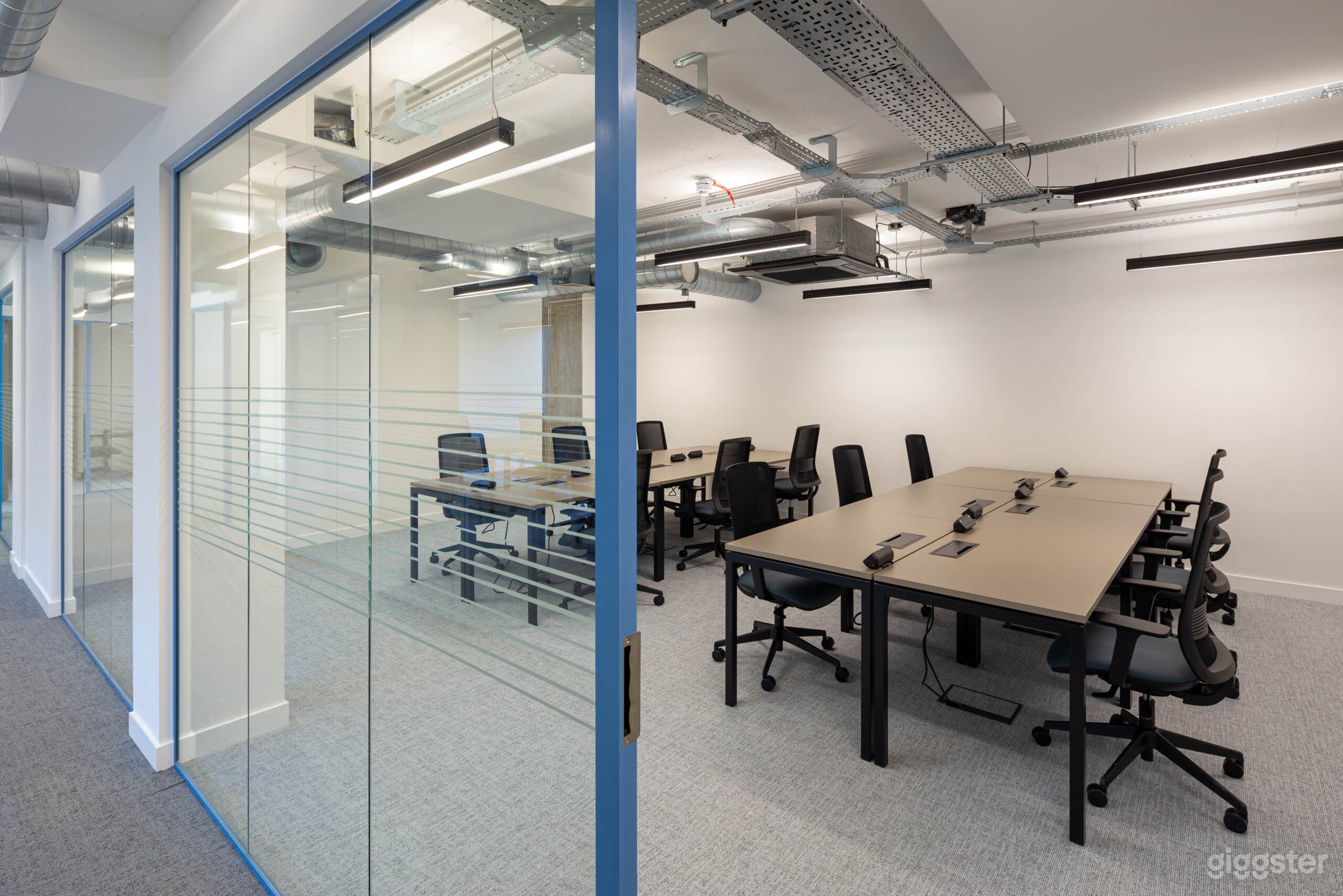 Spacious Hotdesk and Co-working Space Photo 3