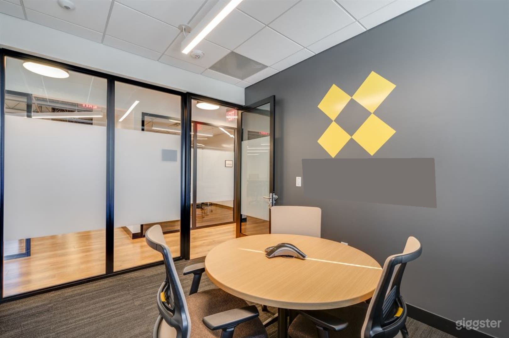 Fully Equipped Small Conference Room in RTP Photo 2