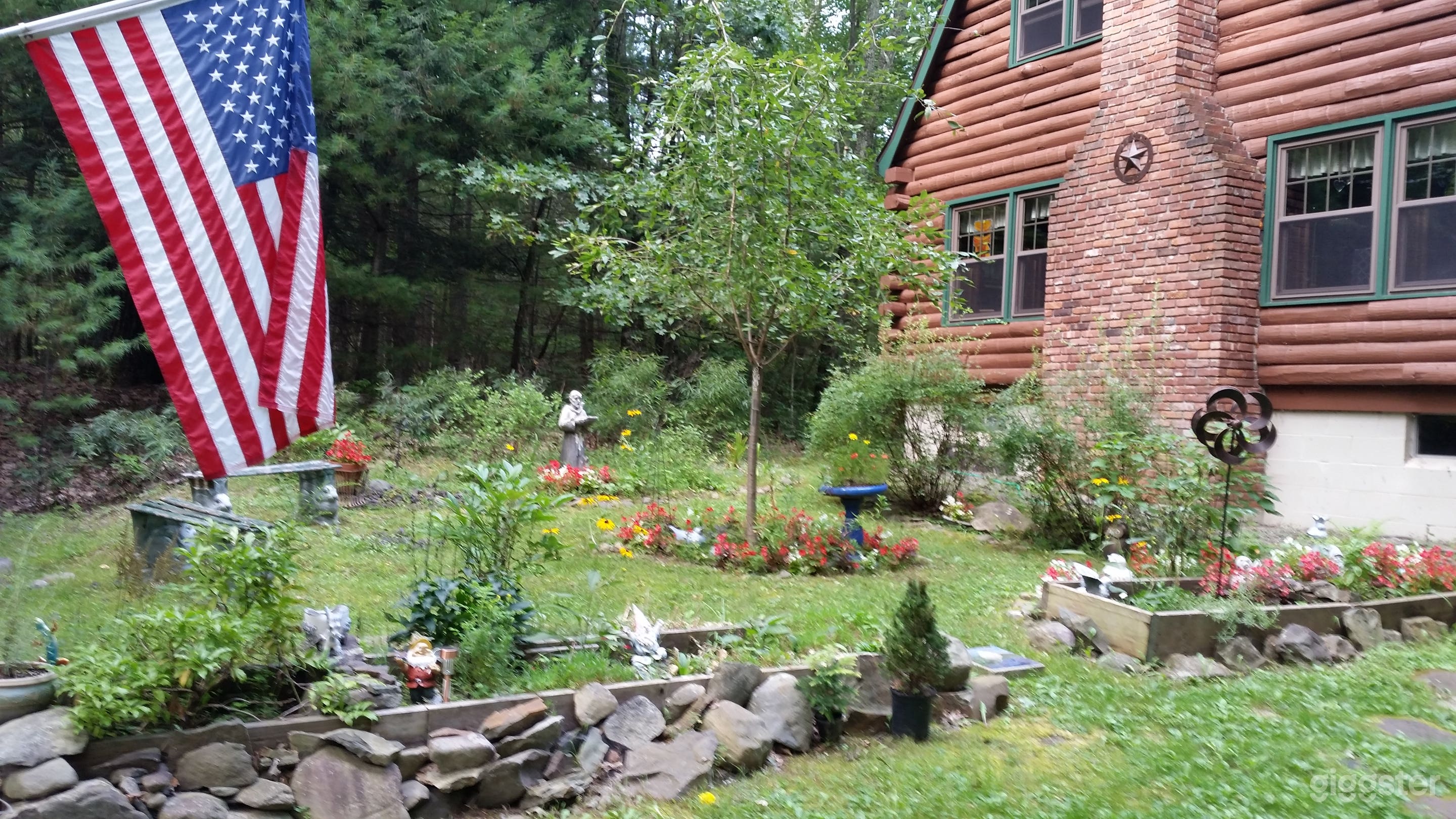 Side yard summer garden