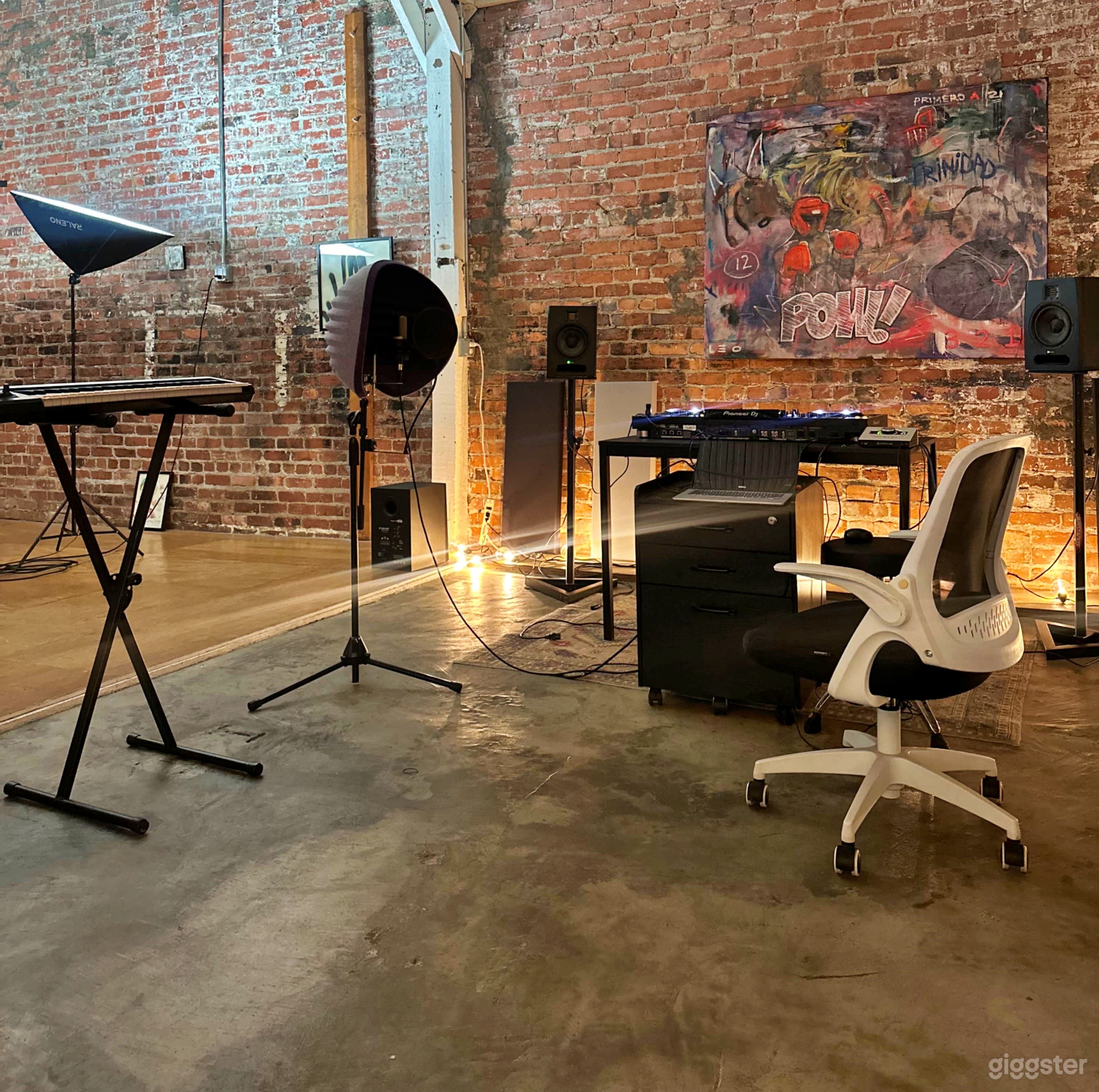 Warehouse Renovated Loft Studio with Brick Walls Photo 1