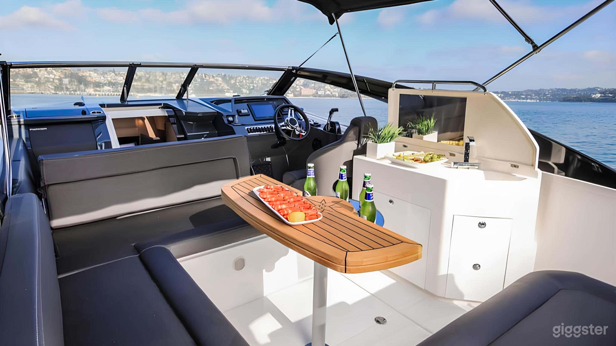 Voyager 34" Yacht Photo 4