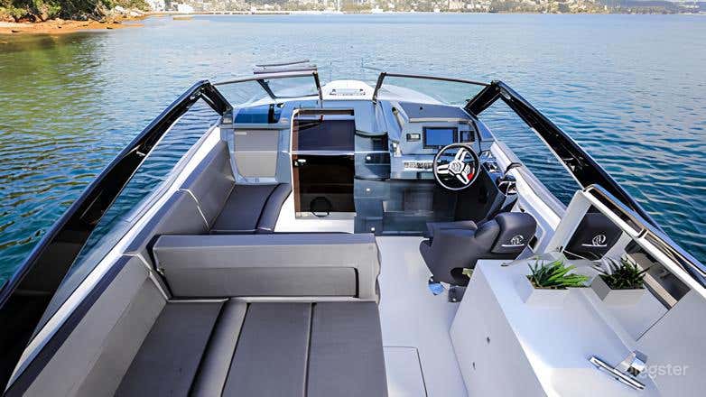 Voyager 34" Yacht Photo 2