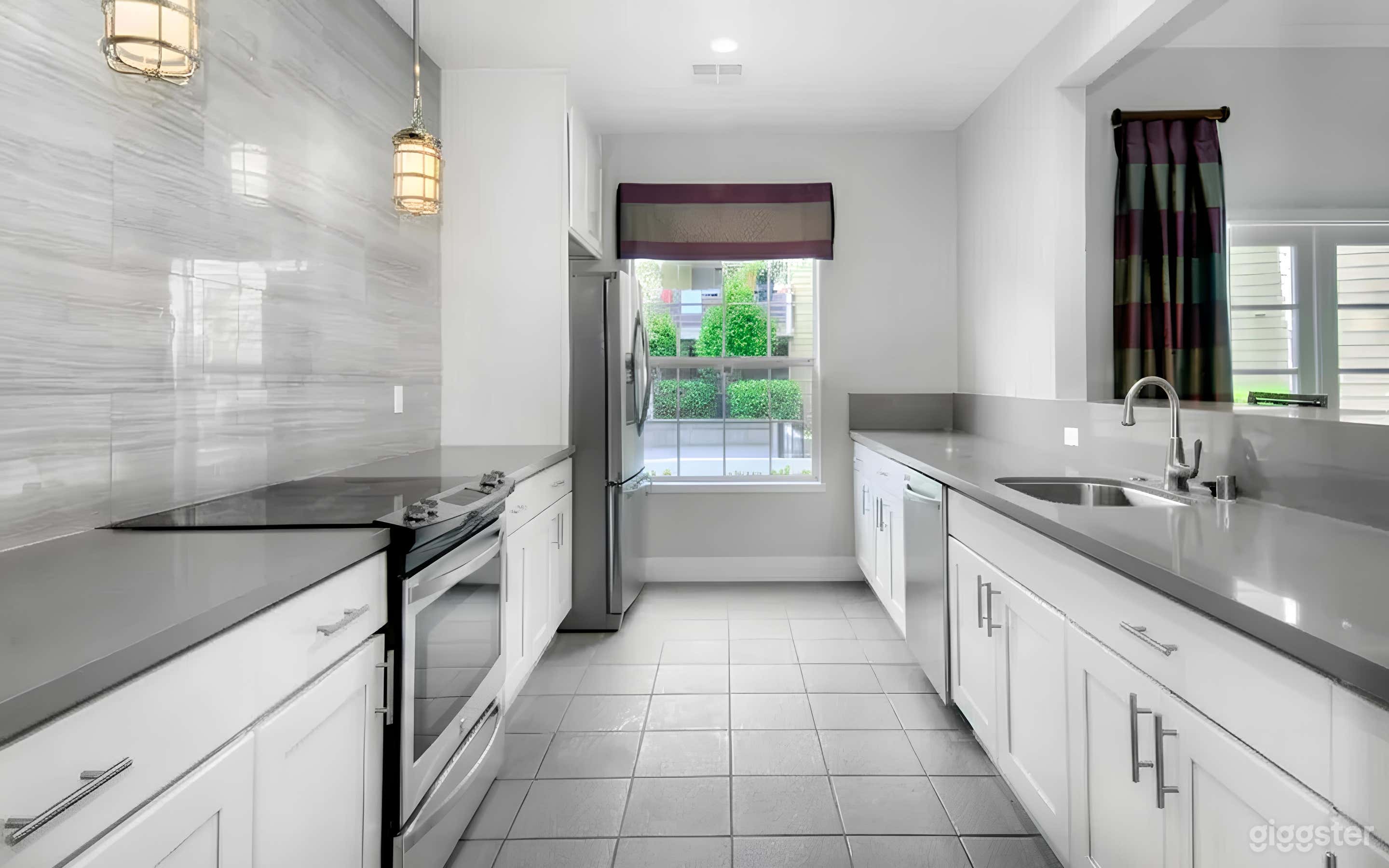 Comfortable & Spacious Clubhouse with Full Kitchen Photo 3