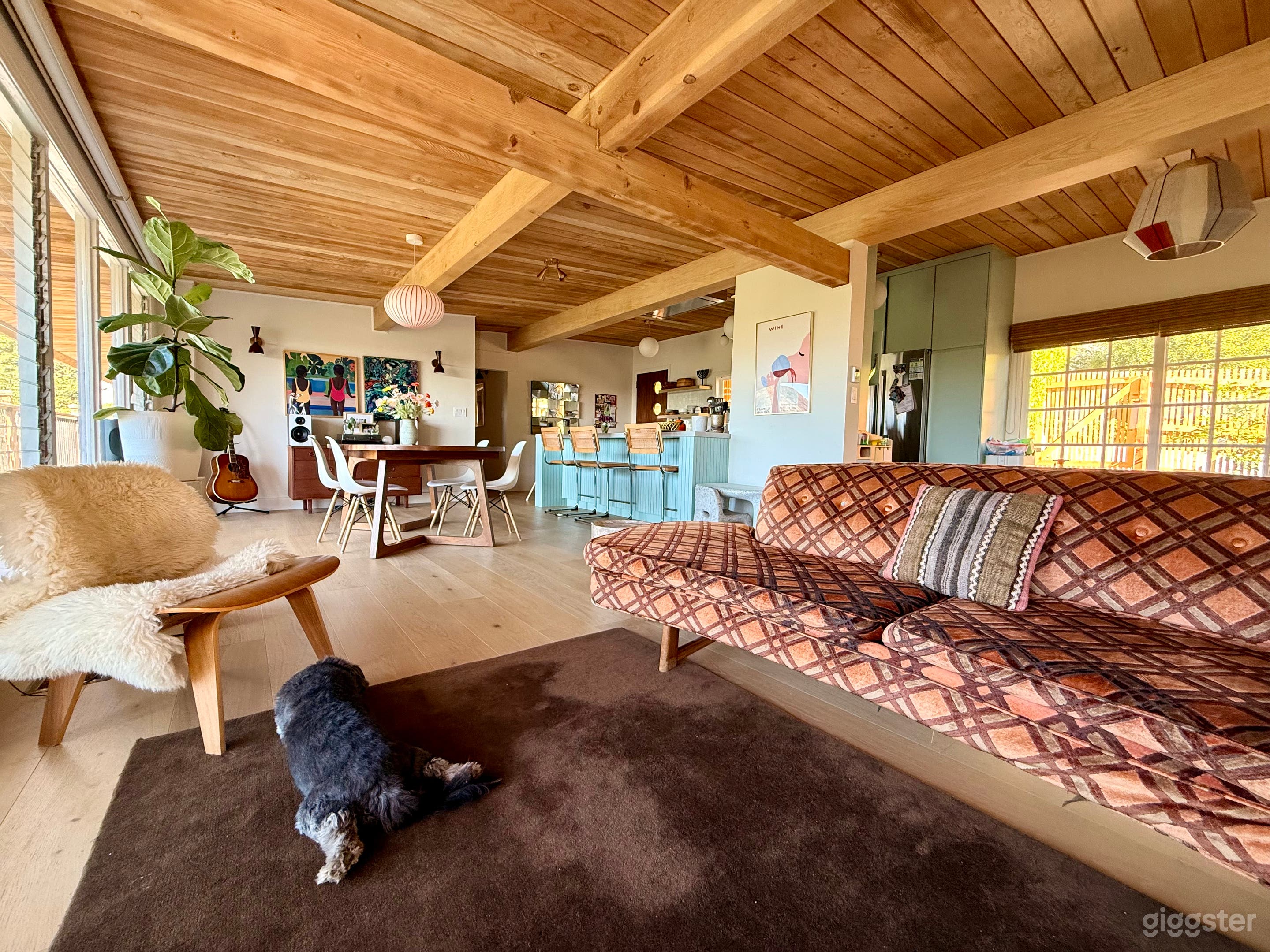 Stylish Light-Filled Home with Gorgeous Views Photo 3