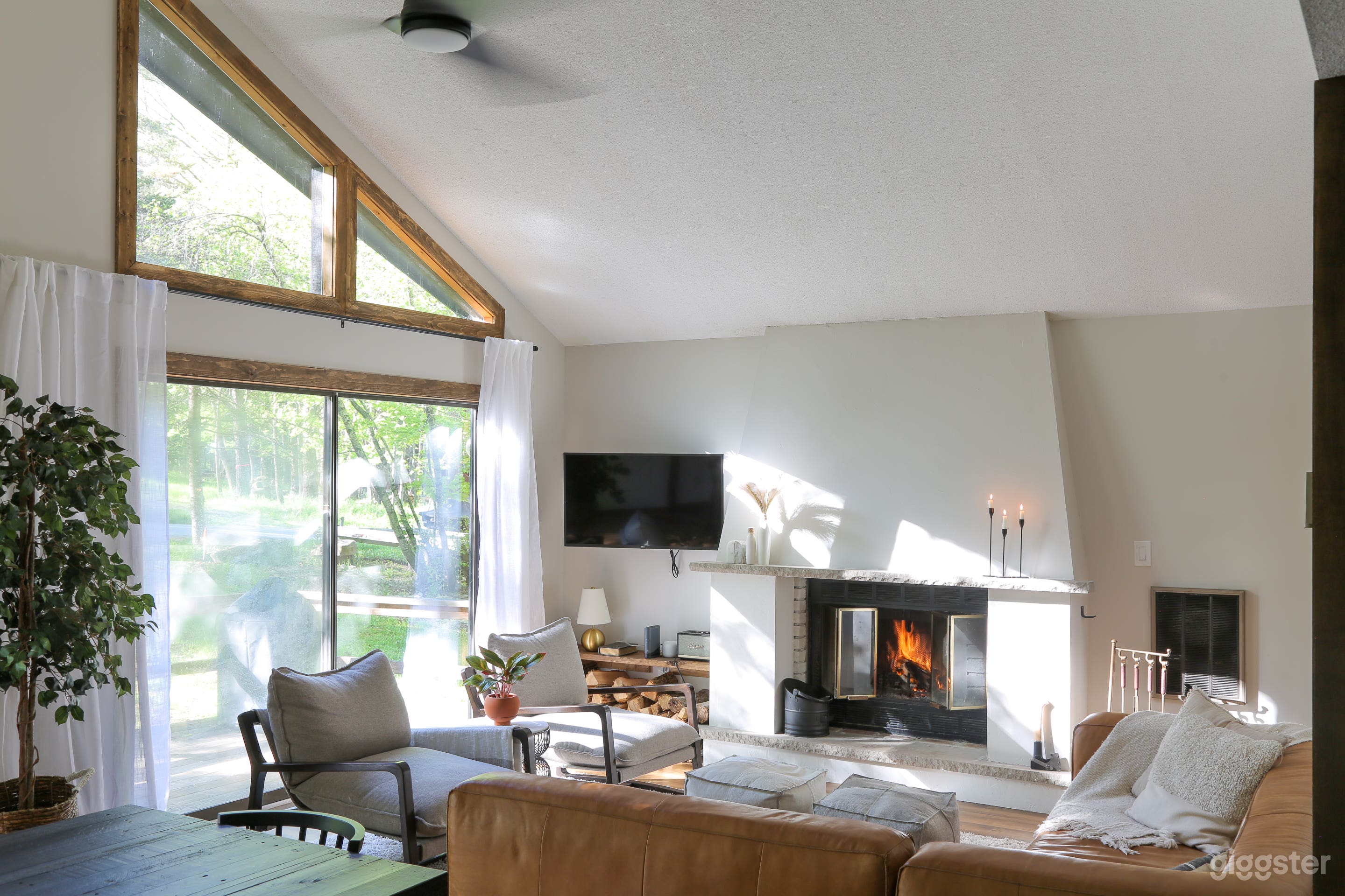 Luxurious Cabin set in The Poconos Photo 1