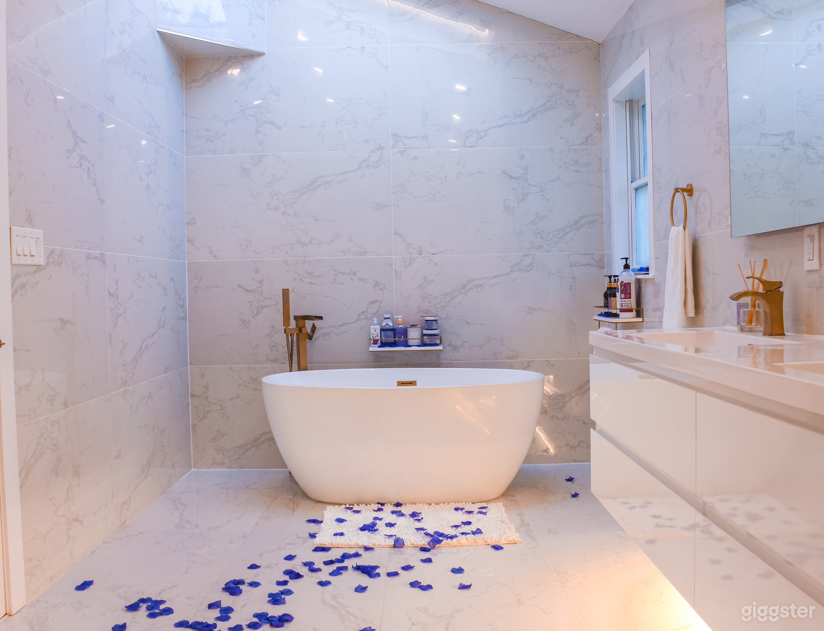 1,000,000 Mansion Affordable Luxury on 1.5 Acres Photo 2