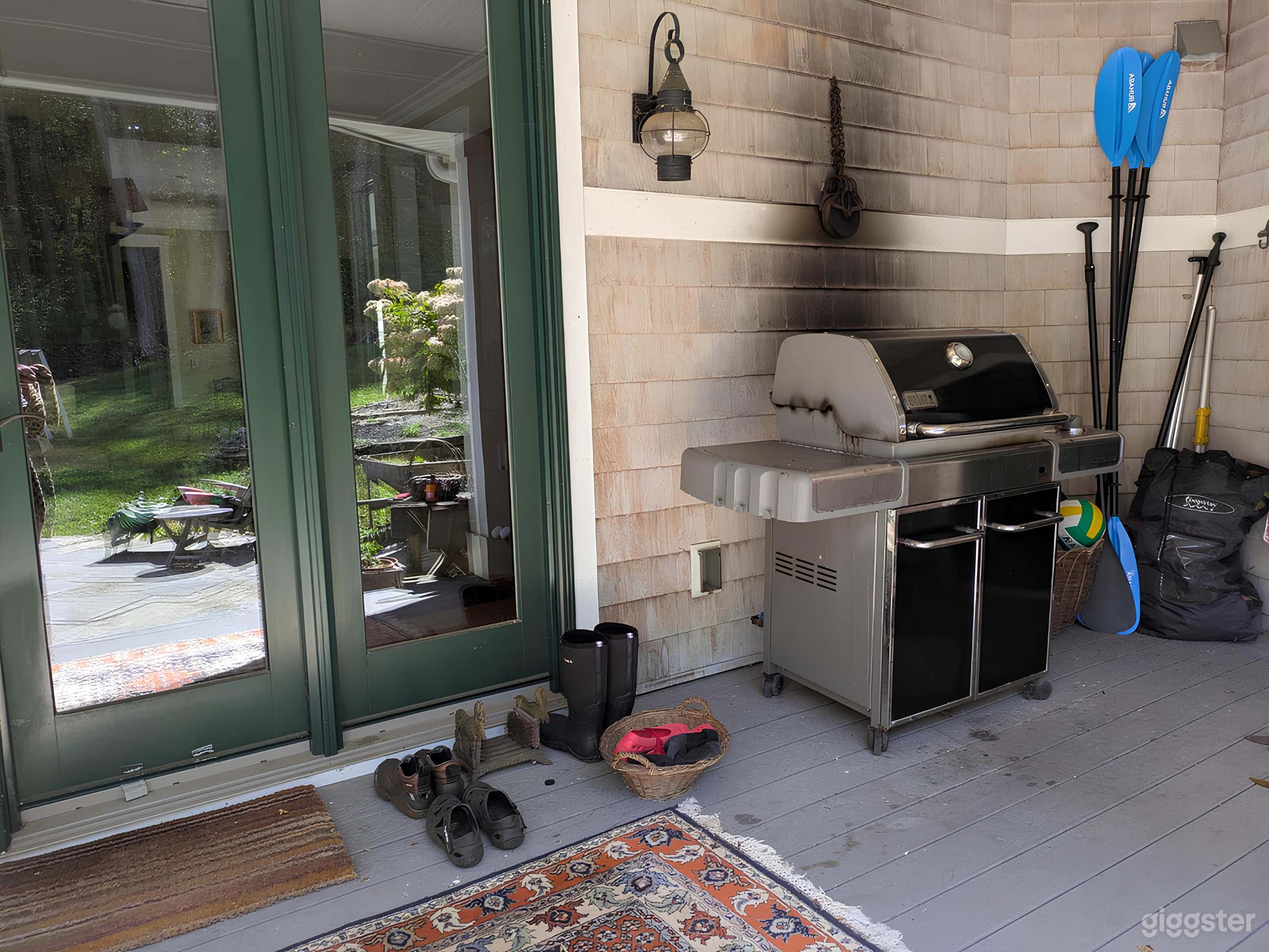 Expansive Outdoor Space Photo 4