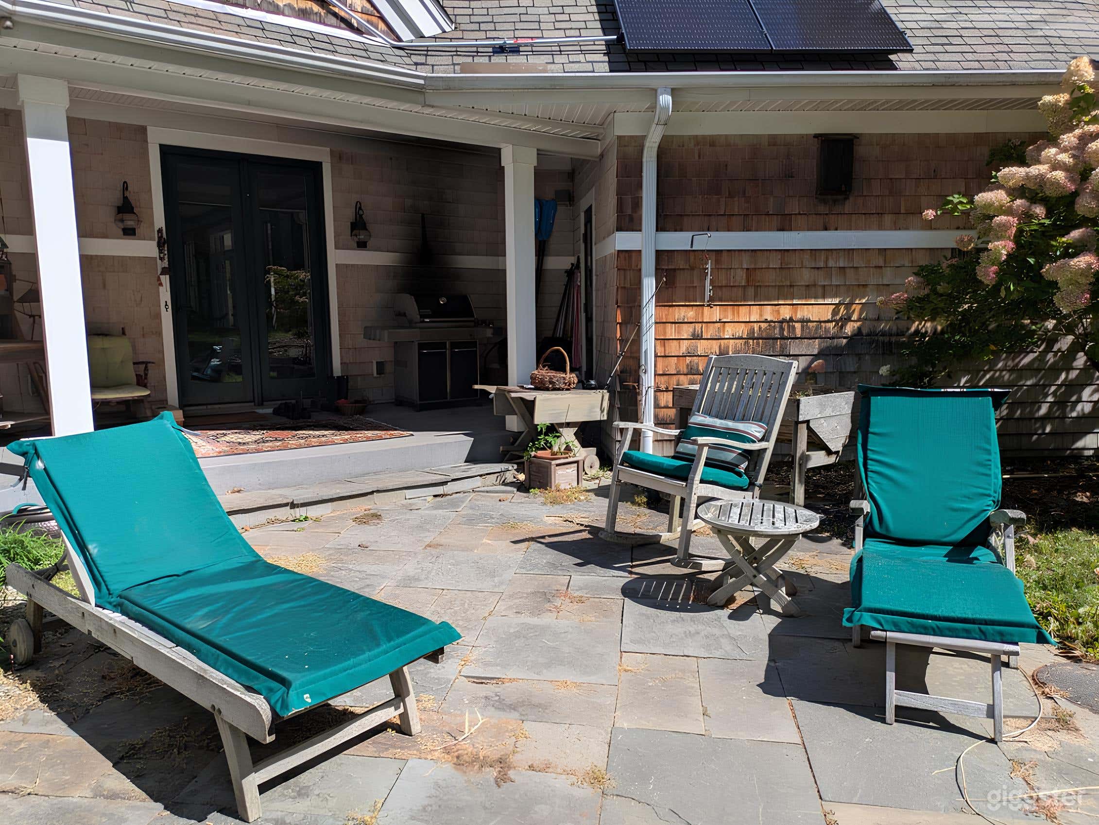 Expansive Outdoor Space Photo 3