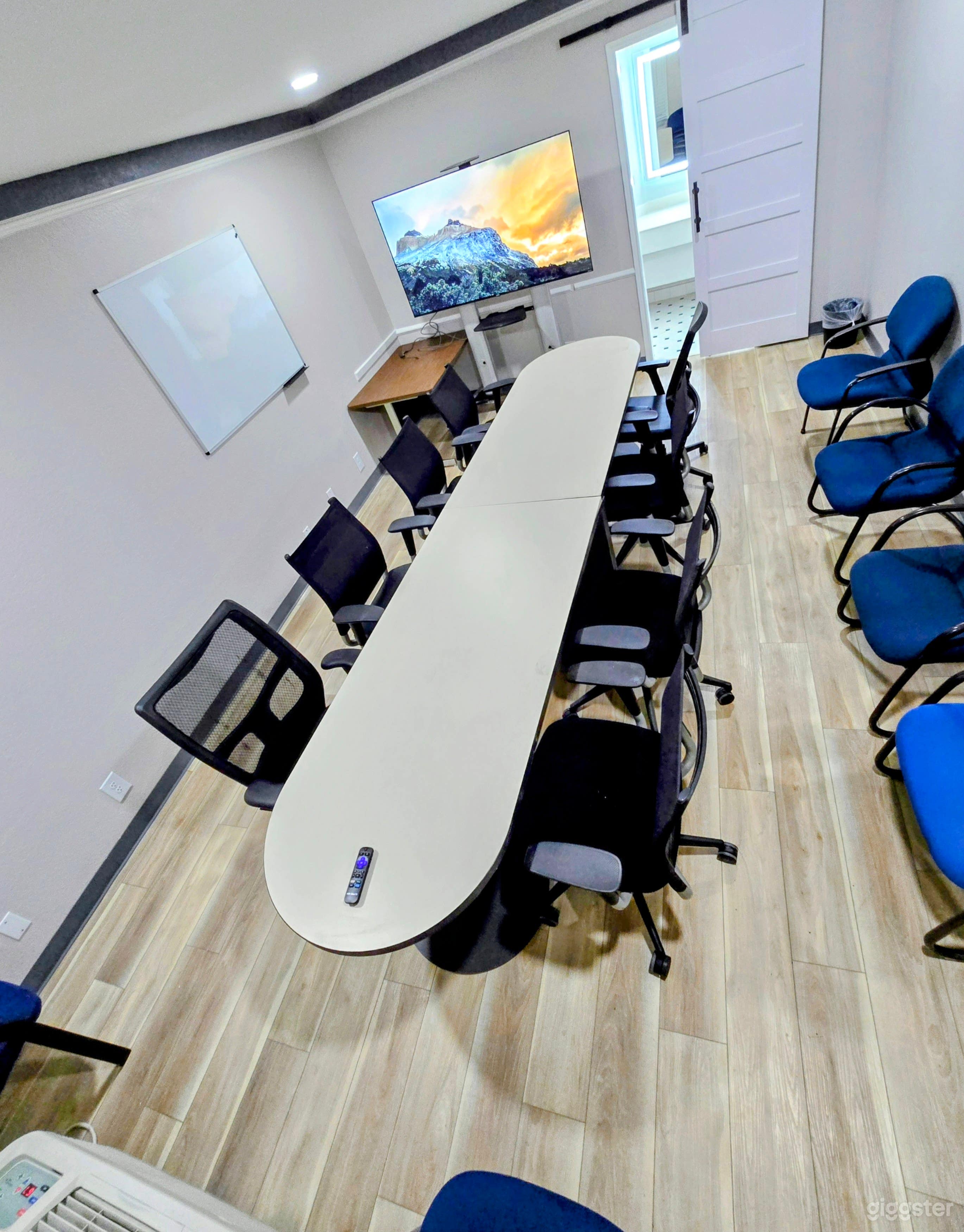 Creative Hub for Meetings & Team Collaboration Photo 4
