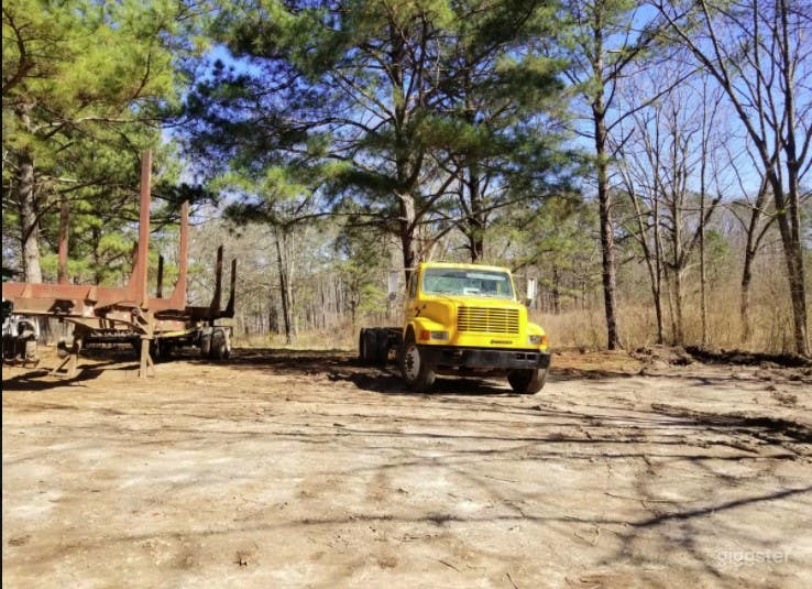 SMALL JUNK YARD Photo 1