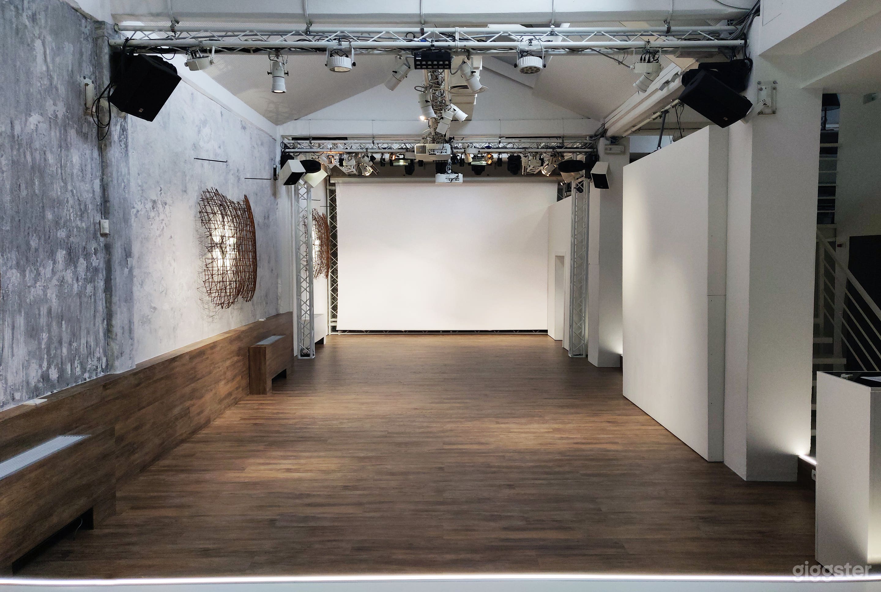 Foto di Location con arredi di design a Milano 1