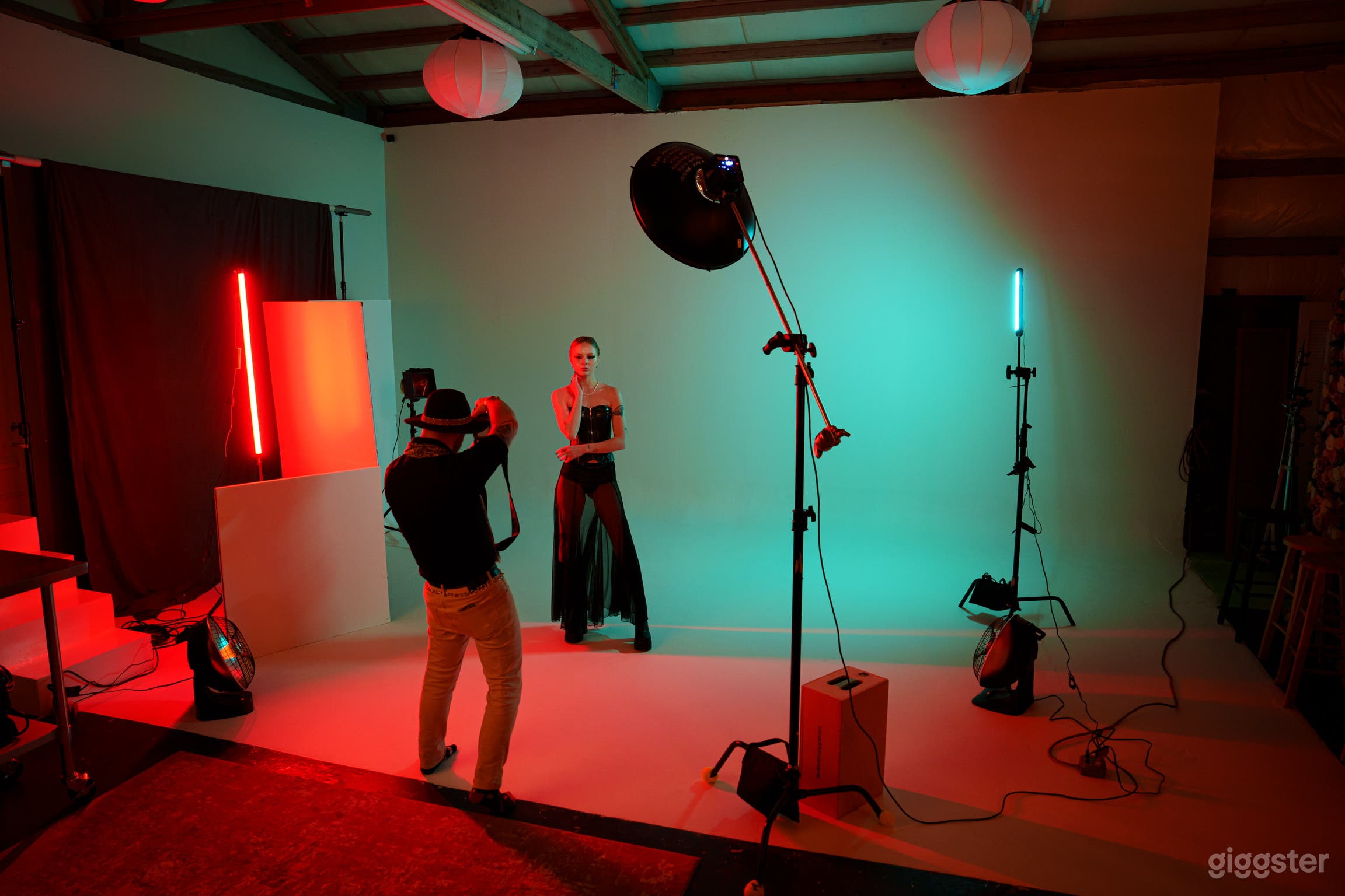 Spacious Cyc Studio Photo 1