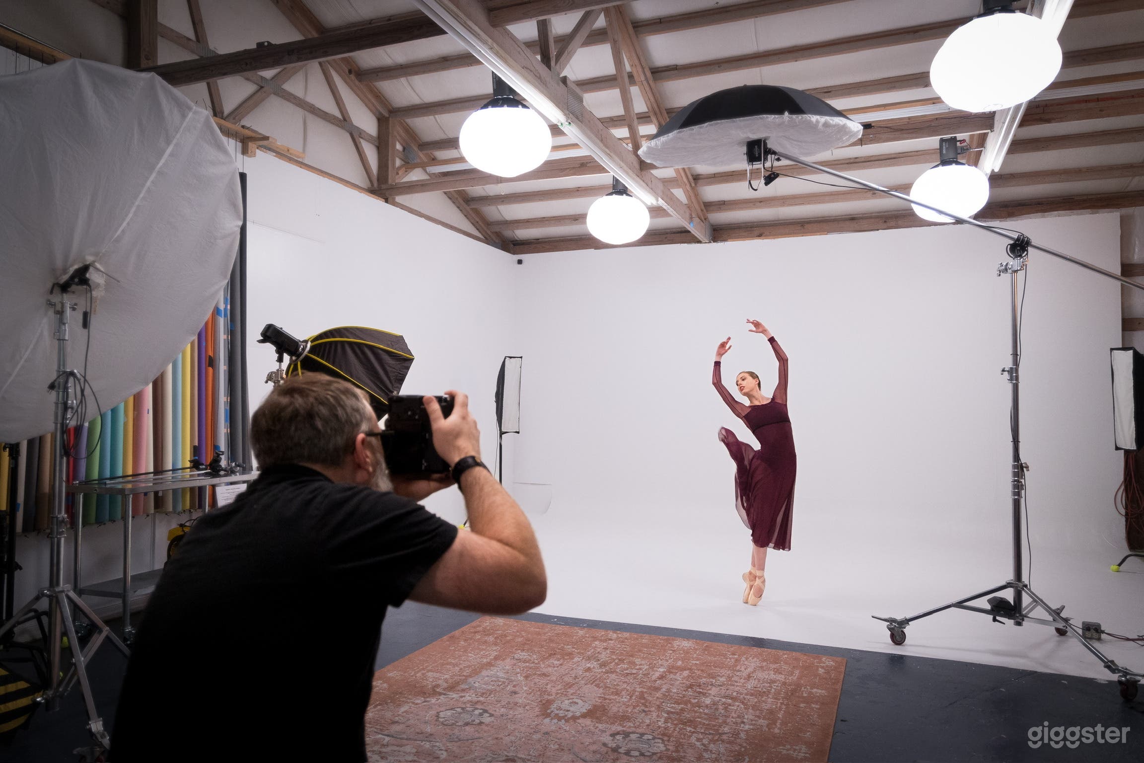 Spacious Cyc Studio Photo 2