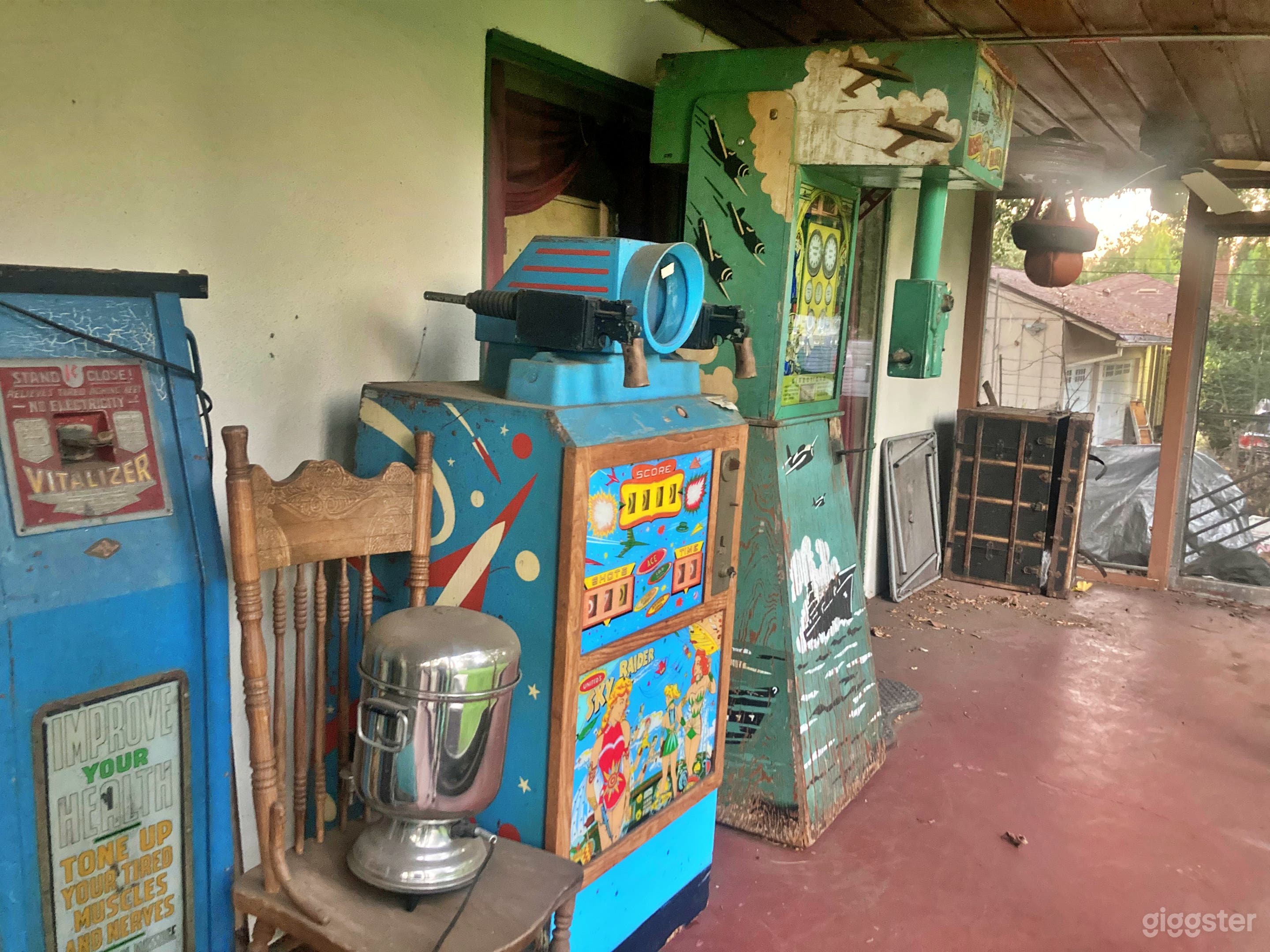 Exclusive Residence with Antique Collection Photo 4