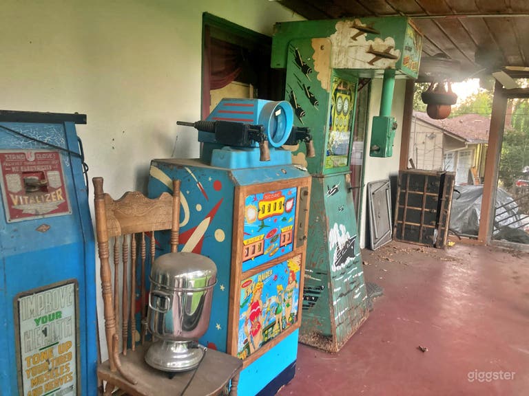  Exclusive Residence with Antique Collection 