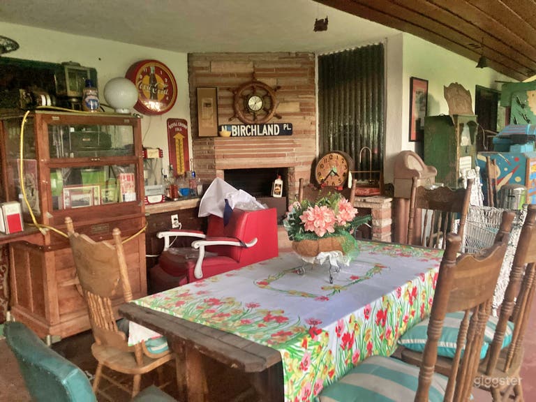  Exclusive Residence with Antique Collection 