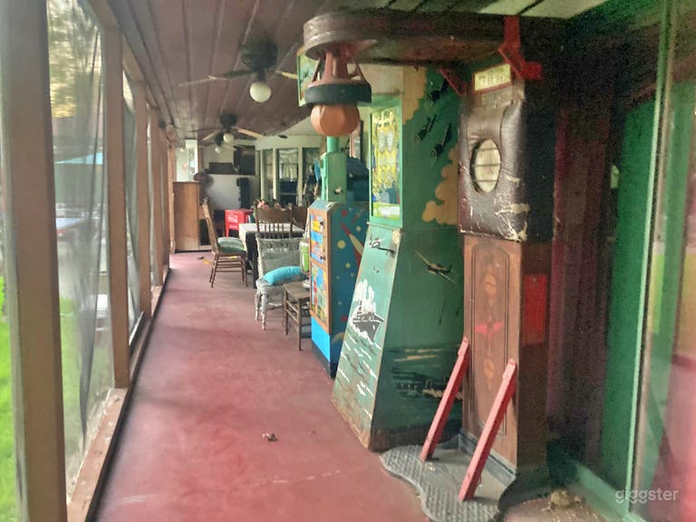  Exclusive Residence with Antique Collection 