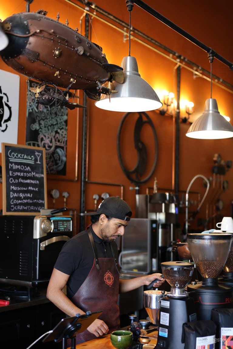  Café Atlantis 