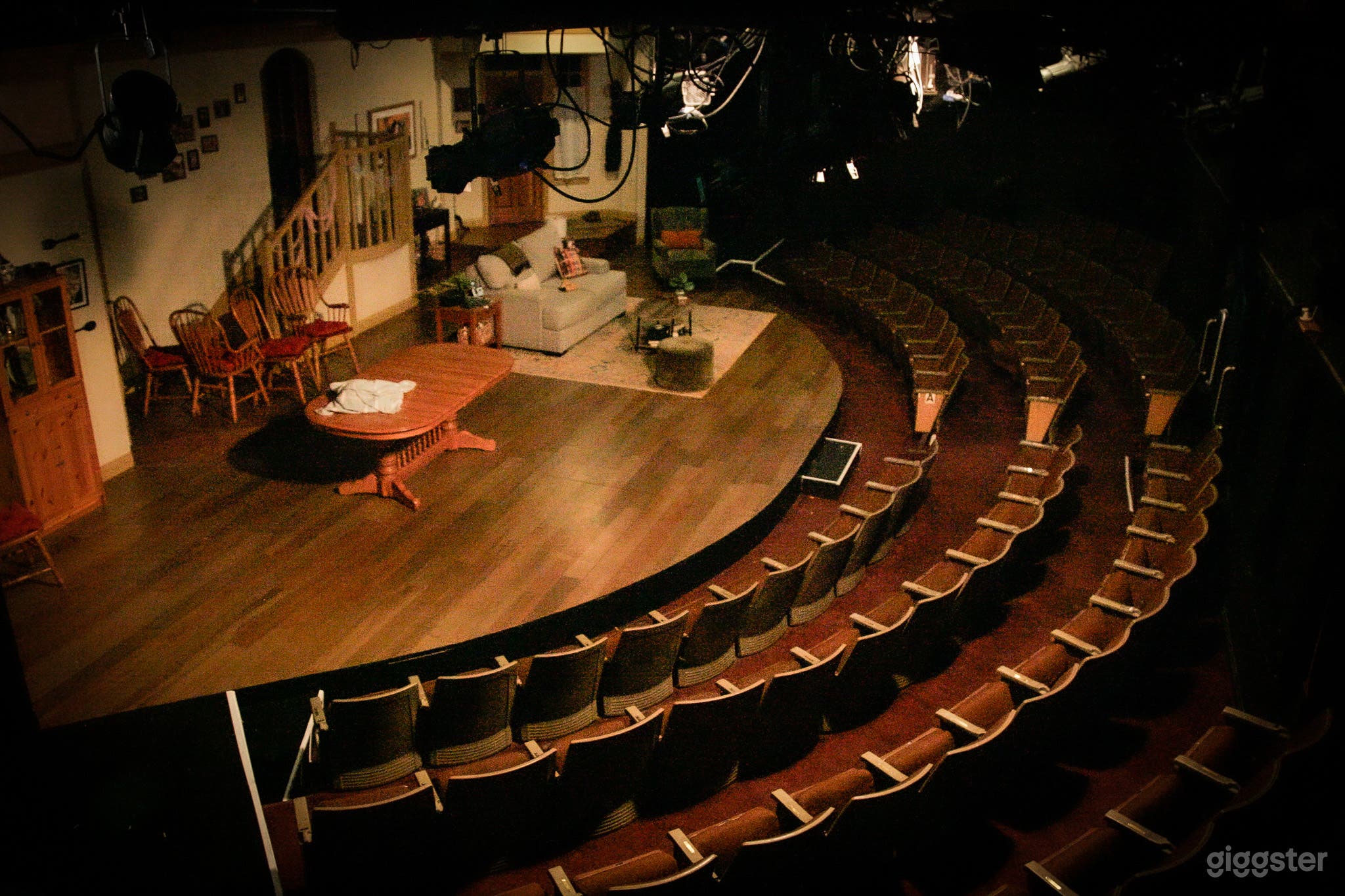 99- SEAT THEATRE W/ STAGE, KITCHEN & UPSTAIRS SPACE Photo 2