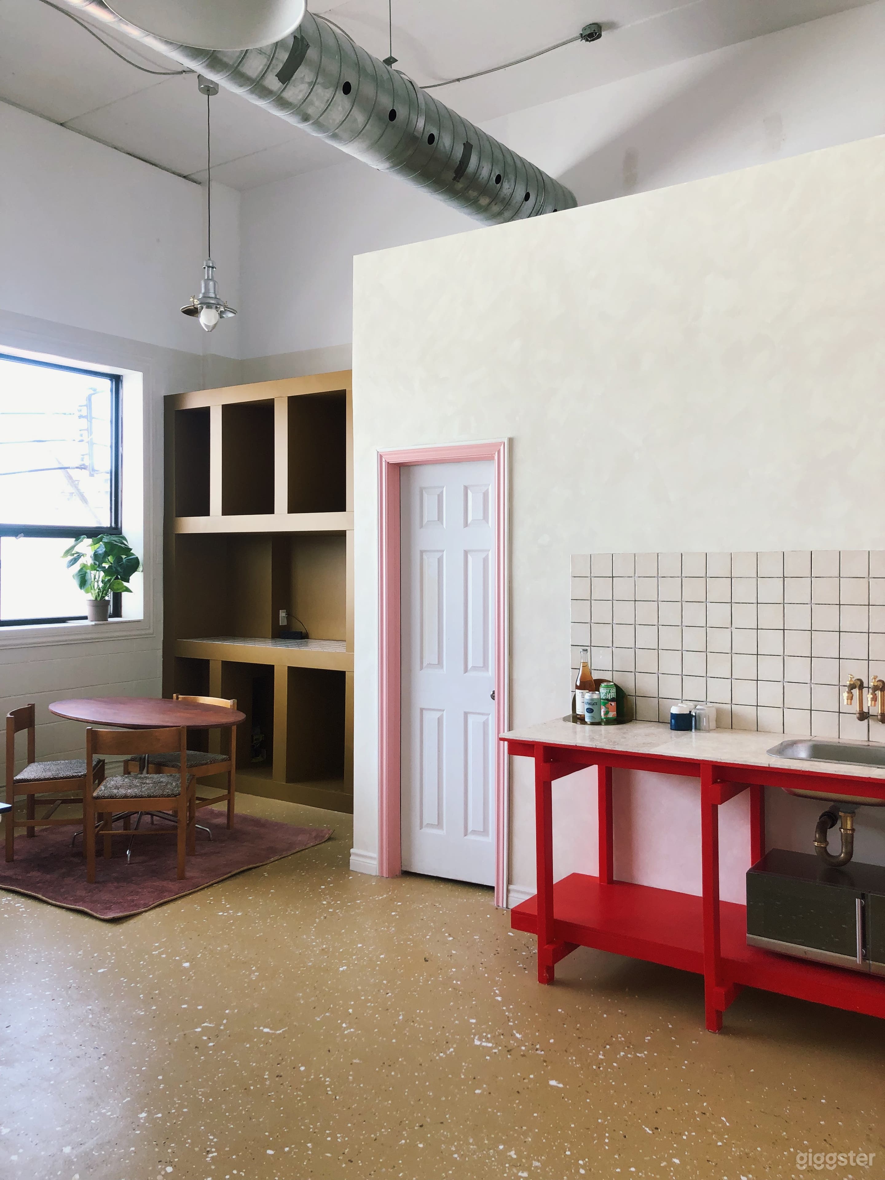 Bright, colourful and open studio loft space! Open kitchenette and meeting space