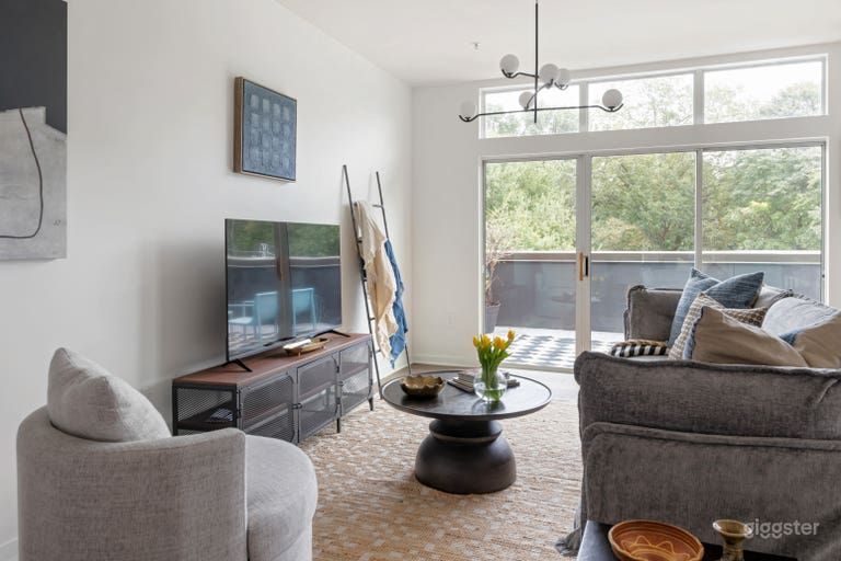  Contemporary Quarter Oasis with Resort Amenities 