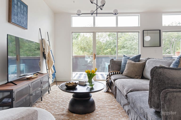  Contemporary Quarter Oasis with Resort Amenities 