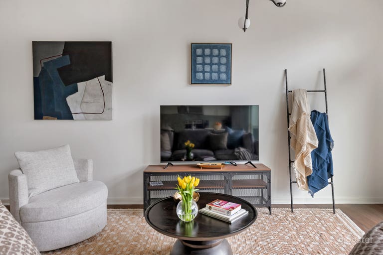  Contemporary Quarter Oasis with Resort Amenities 