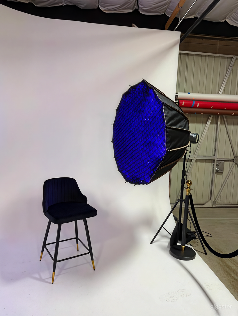 Estudio Fotográfico con Ciclorama Blanco e Iluminación 