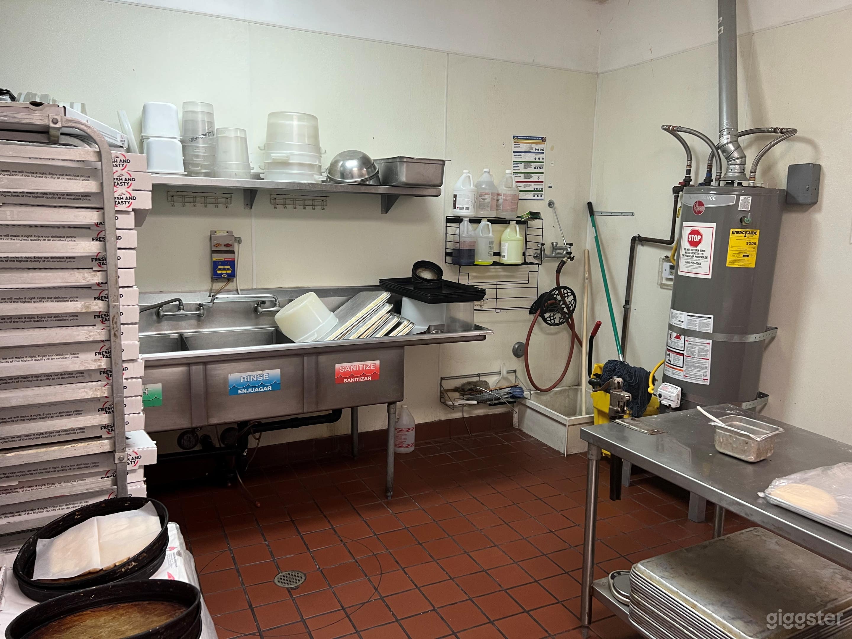 Perfect for Filming Pizza Restaurant in Compton Photo 4