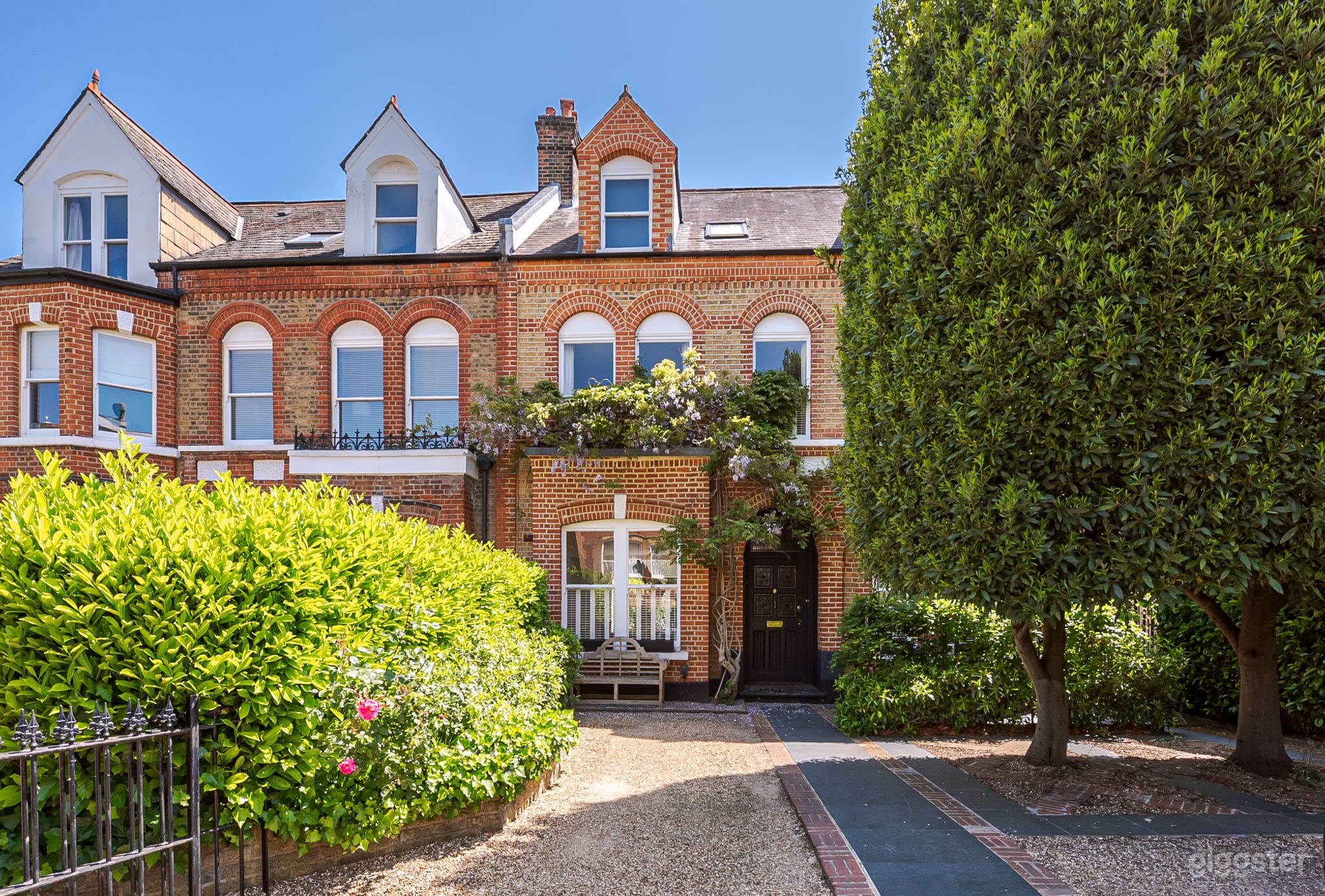 Spacious Victorian House Photo 4