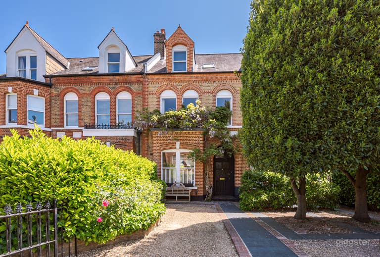  Spacious Victorian House 