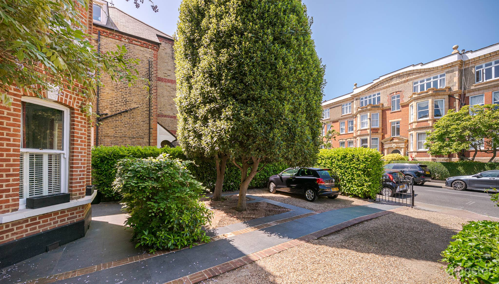 Spacious Victorian House Photo 3