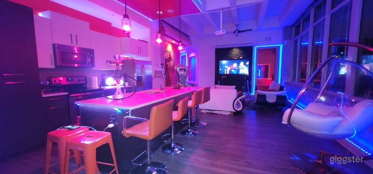  Luxury Content PENTHOUSE with a CITY VIEW 