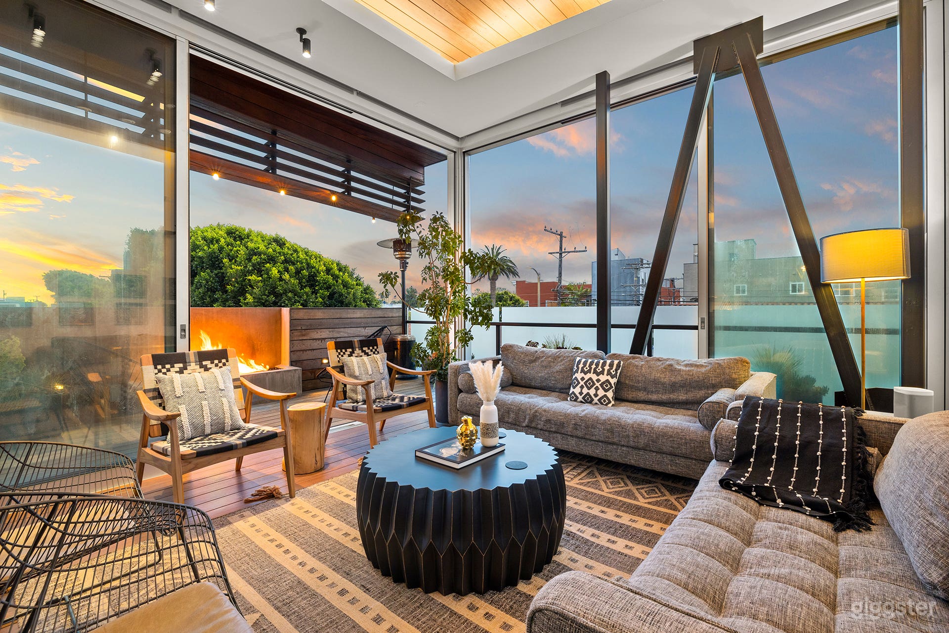 Hip Venice House Rooftop View Steps to Beach Photo 1