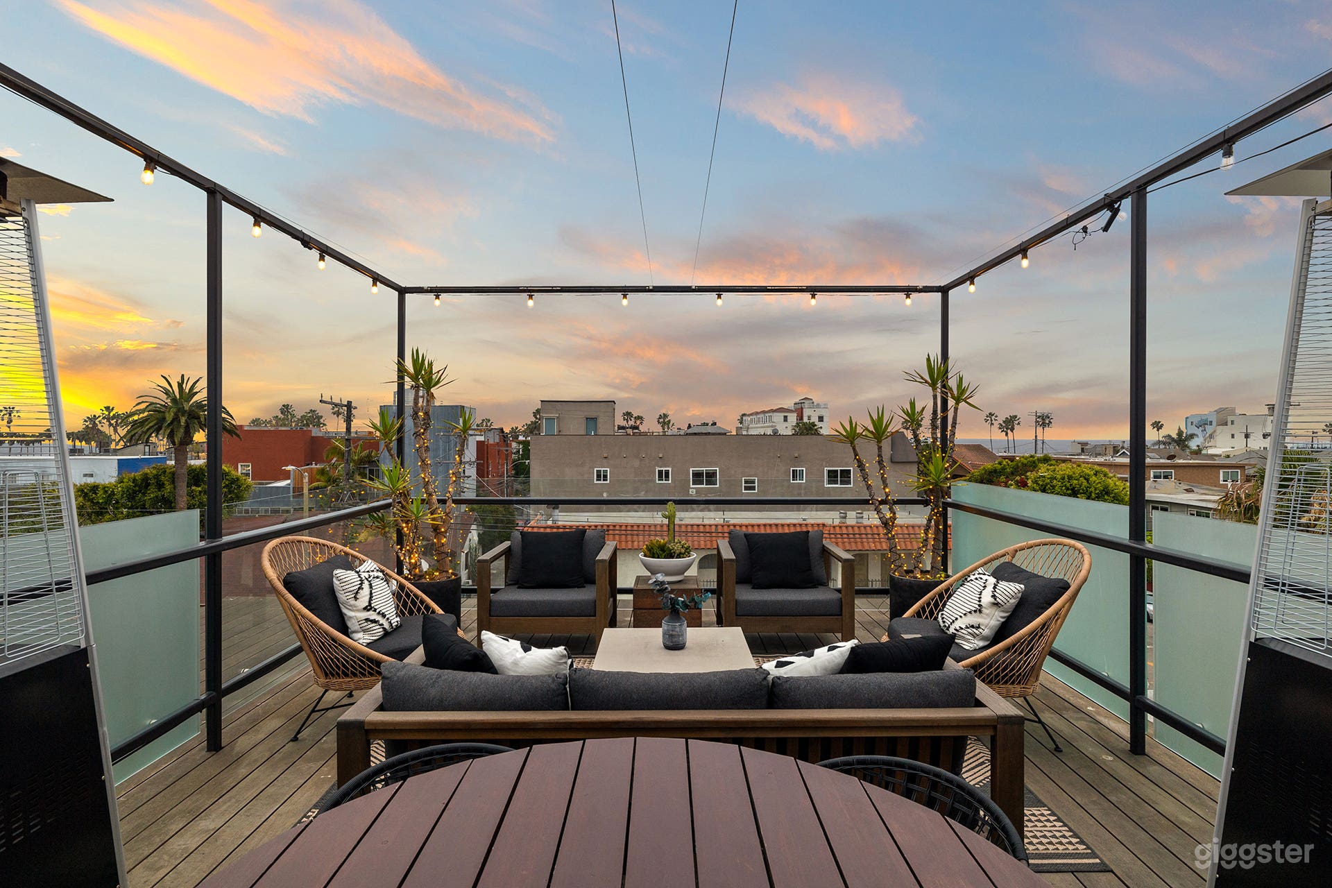 Hip Venice House Rooftop View Steps to Beach Photo 3