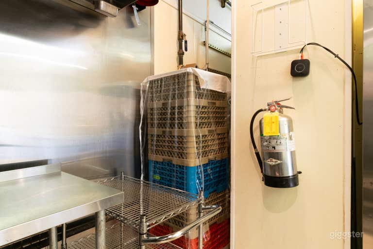  Secluded Restaurant Set w/ Full Commercial Kitchen 