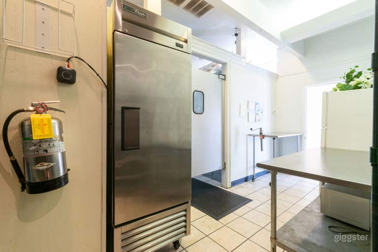  Secluded Restaurant Set w/ Full Commercial Kitchen 