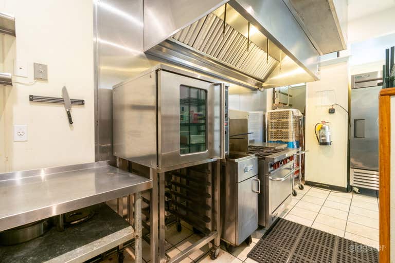  Secluded Restaurant Set w/ Full Commercial Kitchen 