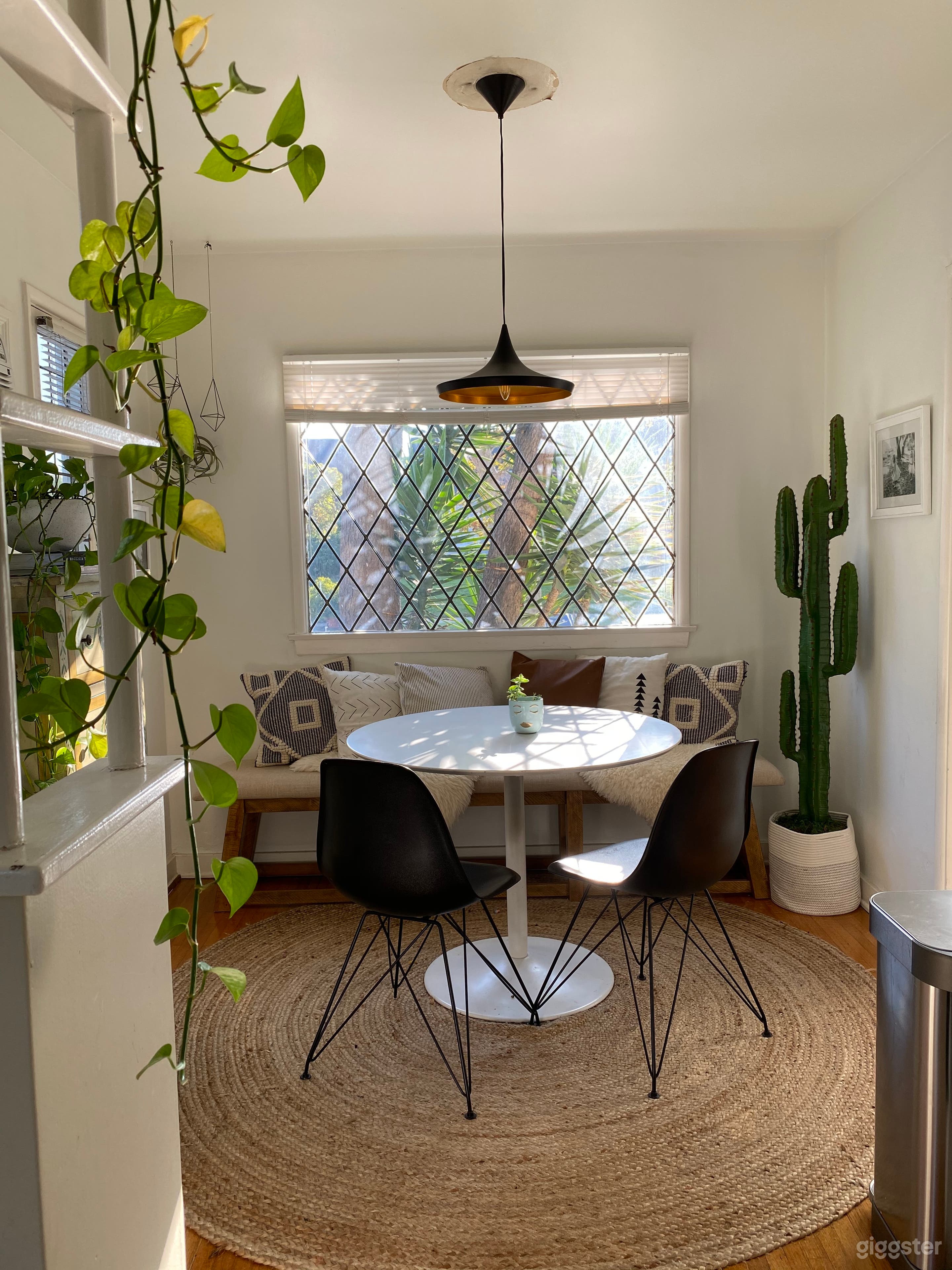 Charming Storybook House in Beverly Fairfax Area Photo 3