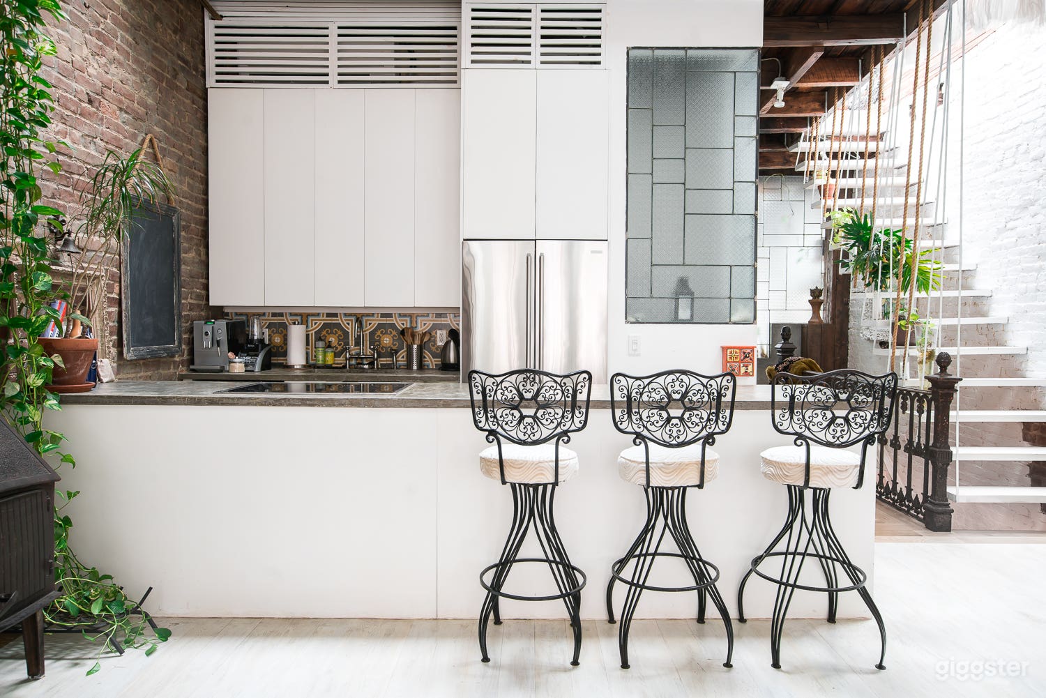 Sun Soaked Hand Crafted Penthouse, Williamsburg Photo 2