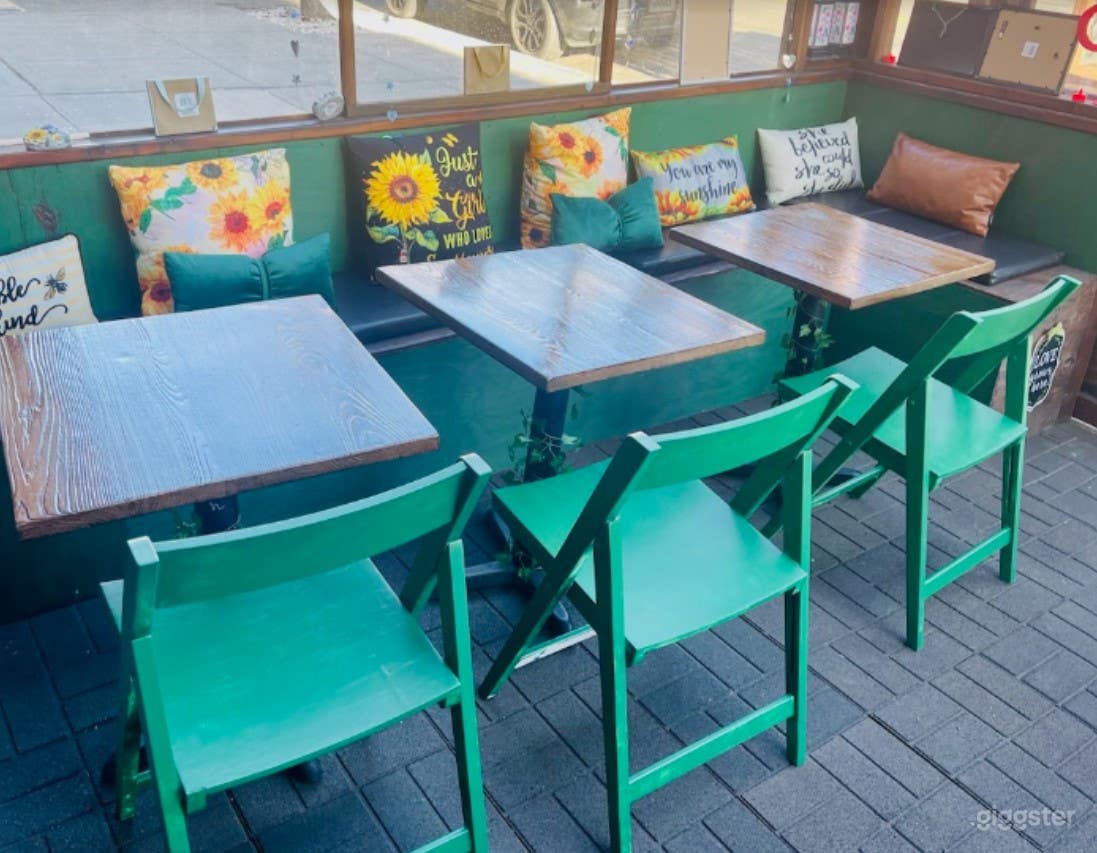 Intimate Restaurant Wine Bar in Astoria Photo 2