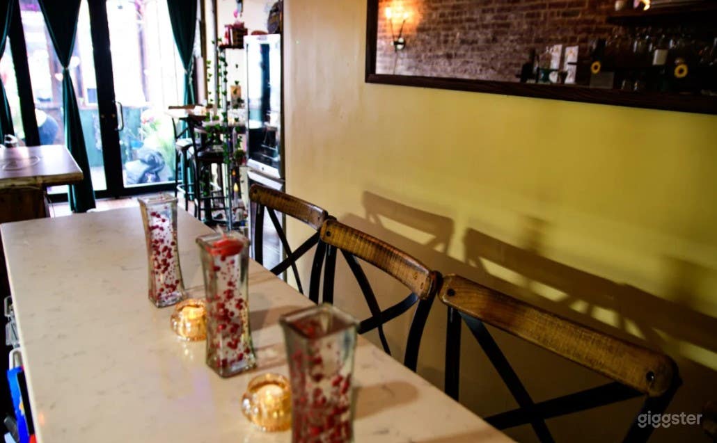 Intimate Restaurant Wine Bar in Astoria Photo 4