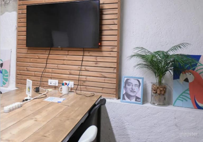  Dali Meeting room (up to 7 pers) 