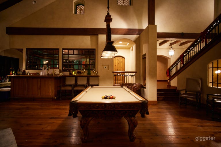  The Great Room of the Tuscan Villa 