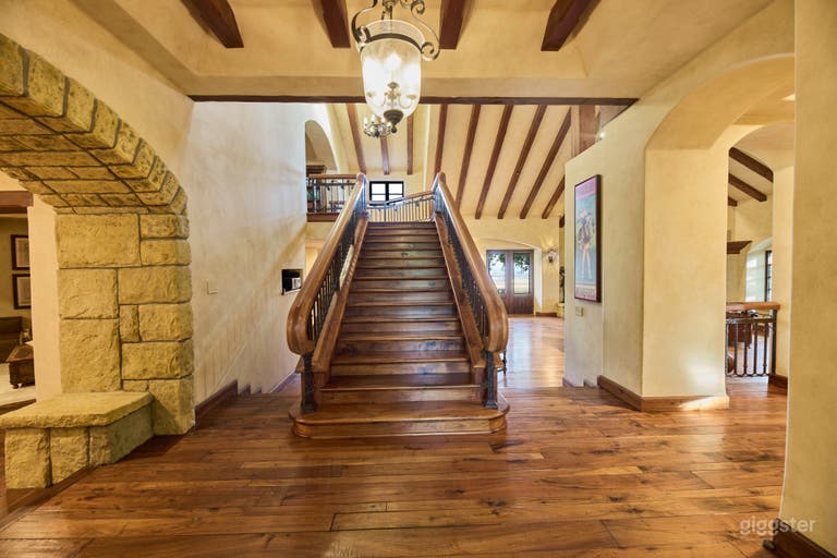  The Great Room of the Tuscan Villa 