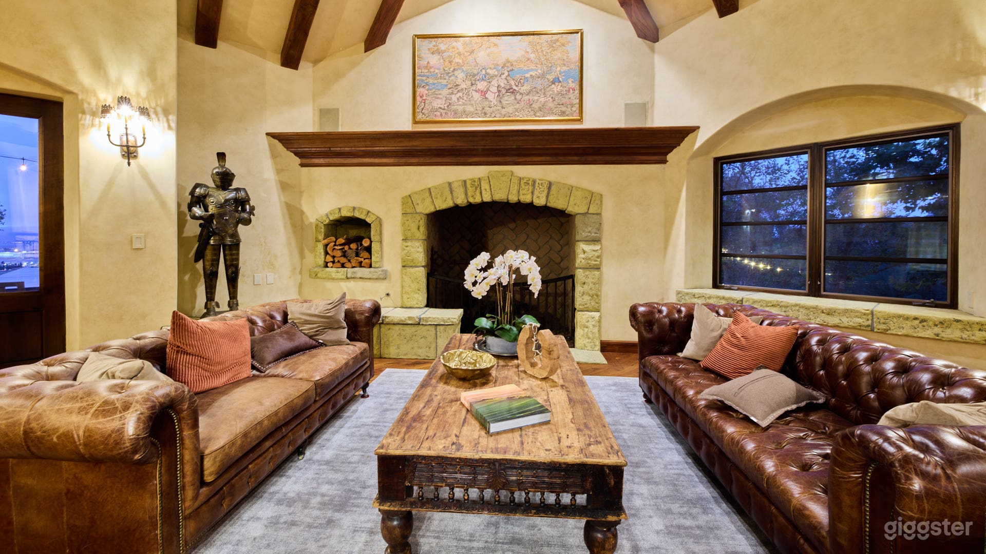 The Great Room of the Tuscan Villa Photo 4