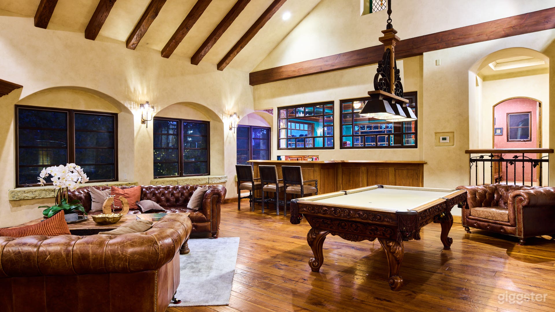 The Great Room of the Tuscan Villa Photo 2