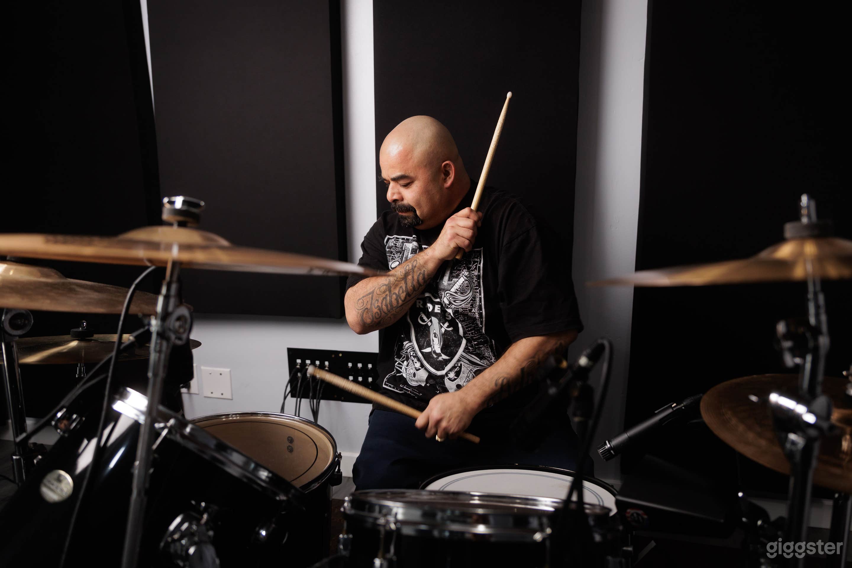 Top-of-the-Line Professional Recording Studio Photo 4