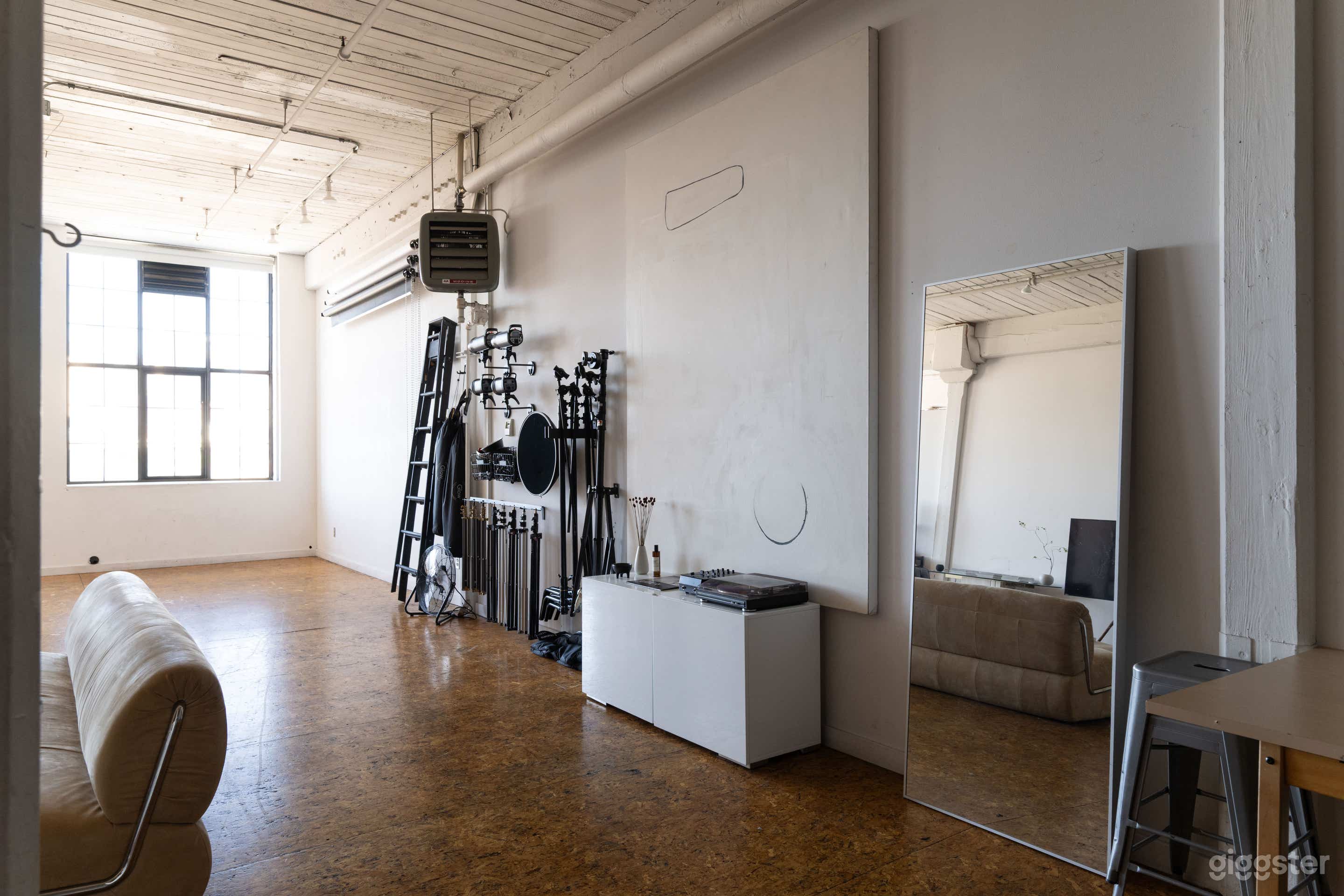 Designer Inspired Content Creation Studio Photo 2